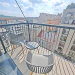 Holesovice Retreat, Balcony, Air-con And Secure Parking 公寓 *