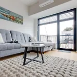 Holesovice Retreat, Balcony, Air-con And Secure Parking