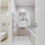 Holesovice Retreat, Balcony, Air-con And Secure Parking 公寓 *