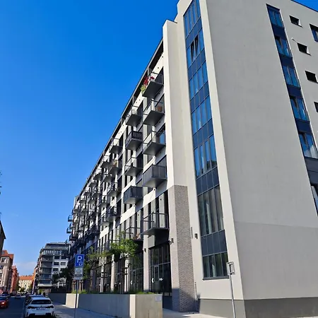 Holesovice Retreat, Balcony, Air-con And Secure Parking Daire *