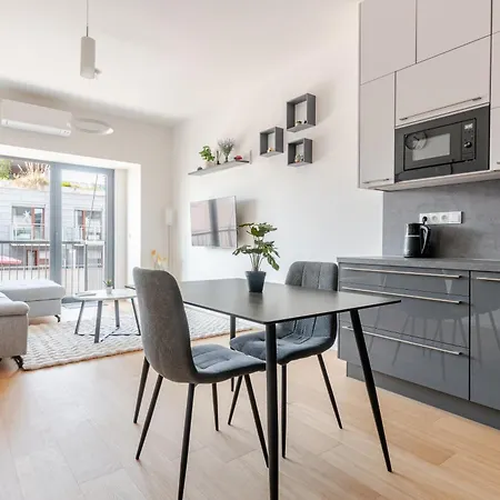 Holesovice Retreat, Balcony, Air-con And Secure Parking Apartment