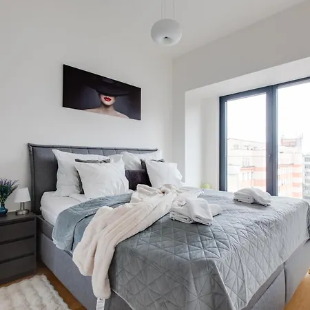Apartment Holesovice Retreat, Balcony, Air-con And Secure Parking Prag