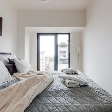 Holesovice Retreat, Balcony, Air-con And Secure Parking * Prag