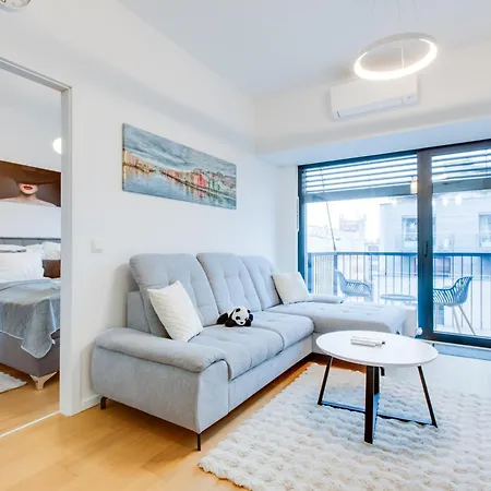 Apartment Holesovice Retreat, Balcony, Air-con And Secure Parking Prag
