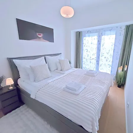 Holesovice Retreat, Balcony, Air-con And Secure Parking Διαμέρισμα *