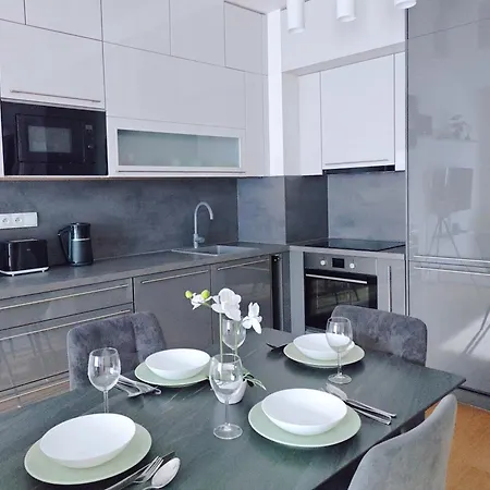 Διαμέρισμα Holesovice Retreat, Balcony, Air-con And Secure Parking