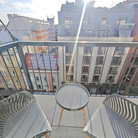 Holesovice Retreat, Balcony, Air-con And Secure Parking *