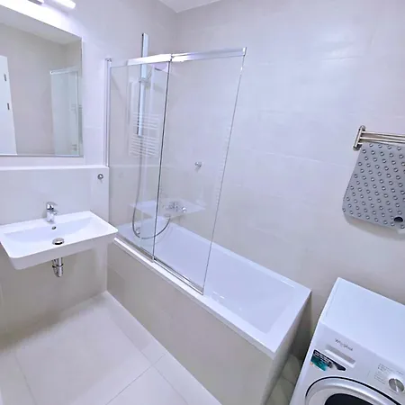 Διαμέρισμα Holesovice Retreat, Balcony, Air-con And Secure Parking