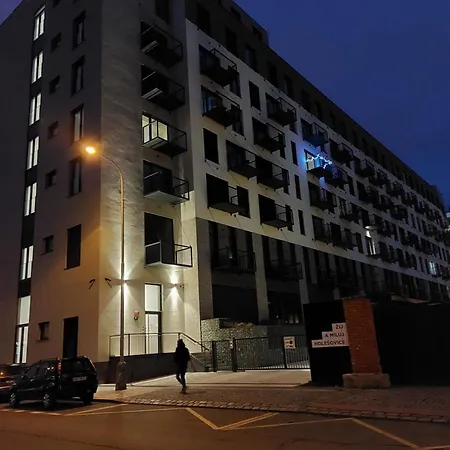 Daire Holesovice Retreat, Balcony, Air-con And Secure Parking
