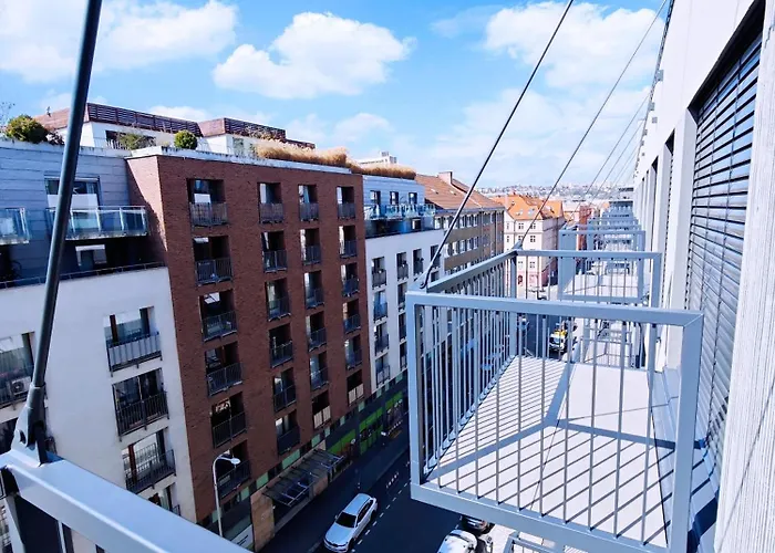 Holesovice Retreat, Balcony, Air-con And Secure Parking Apartment