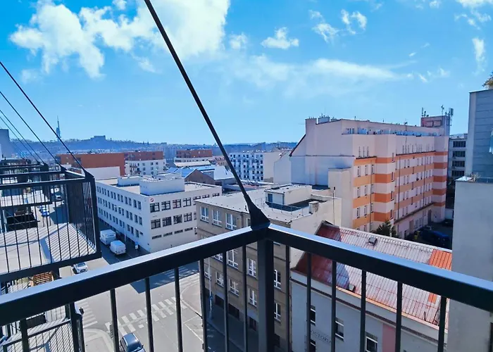 Apartment Holesovice Retreat, Balcony, Air-con And Secure Parking