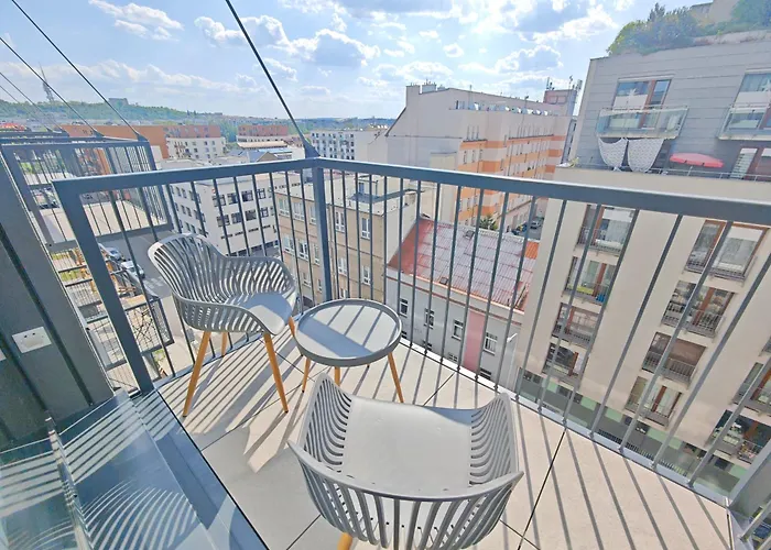 Holesovice Retreat, Balcony, Air-con And Secure Parking Apartment *