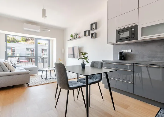 Holesovice Retreat, Balcony, Air-con And Secure Parking Apartment