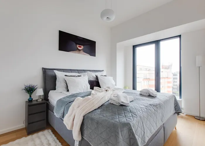 Apartment Holesovice Retreat, Balcony, Air-con And Secure Parking Prag