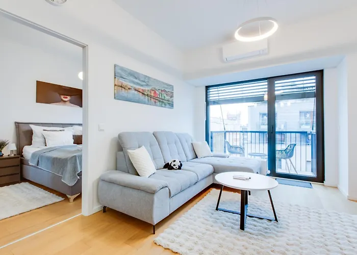 Apartment Holesovice Retreat, Balcony, Air-con And Secure Parking Prag