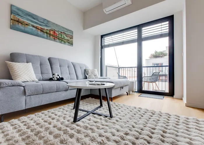 Holesovice Retreat, Balcony, Air-con And Secure Parking