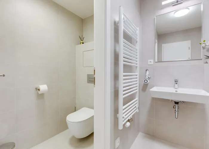 Holesovice Retreat, Balcony, Air-con And Secure Parking * Prag