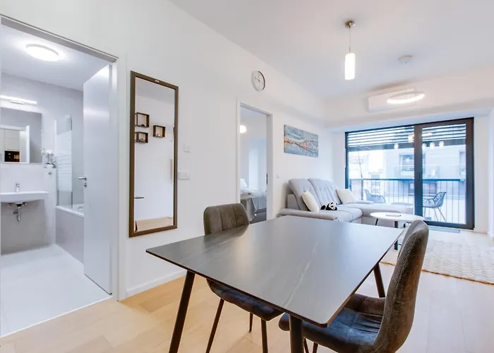 Holesovice Retreat, Balcony, Air-con And Secure Parking *